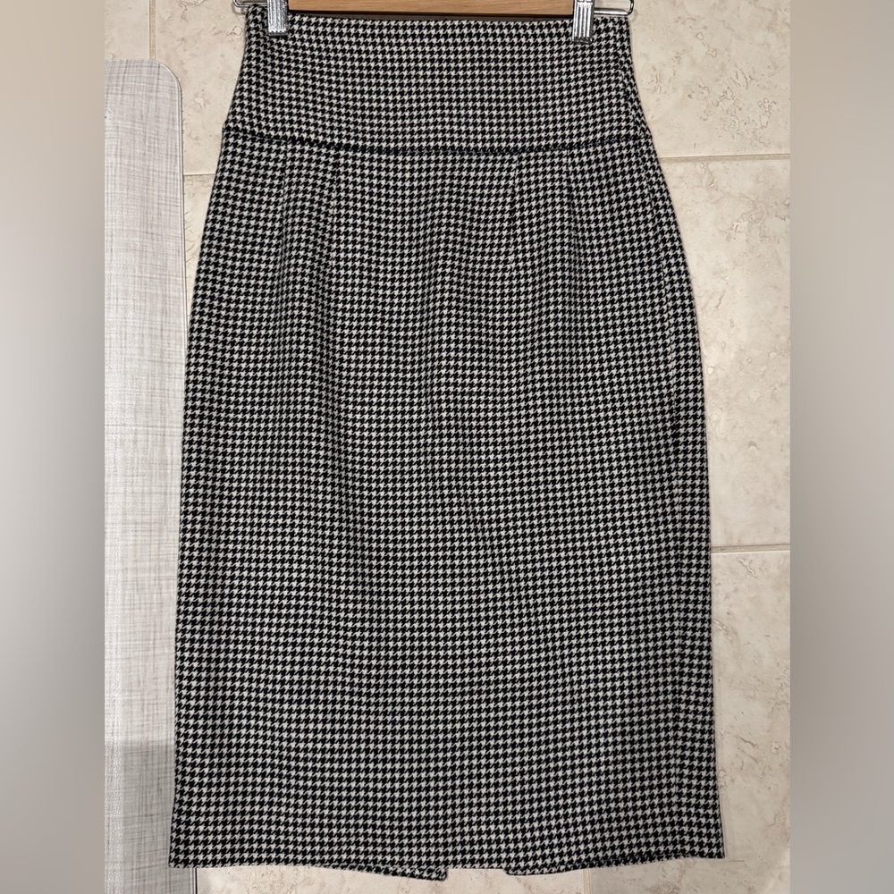 Zara Black and White Houndstooth Skirt